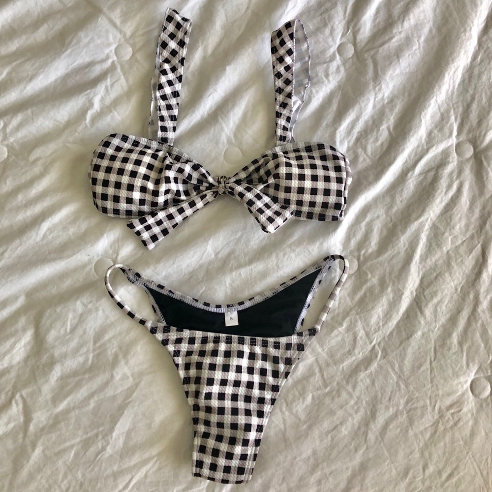 Women’s bikini/bathing suit